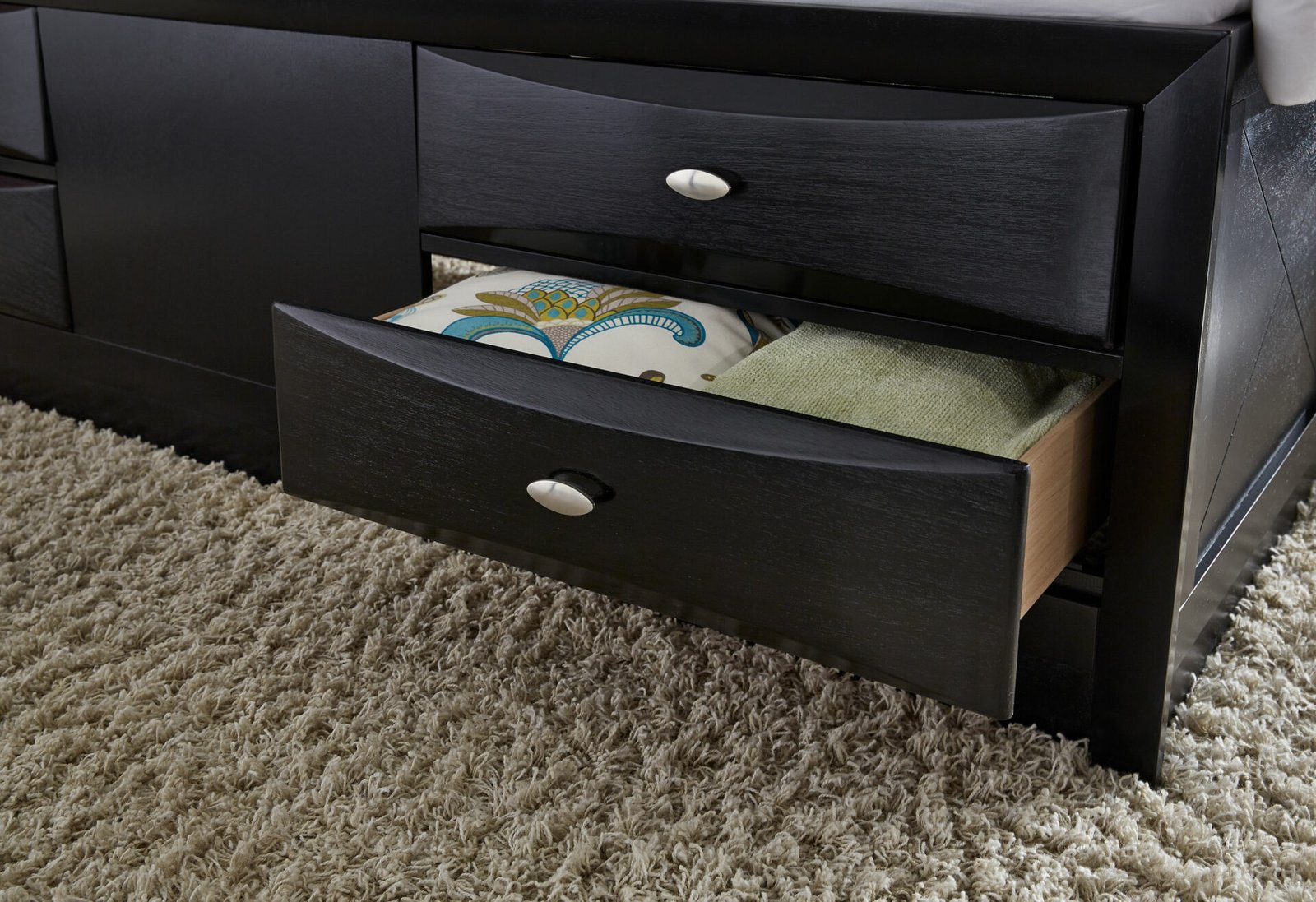 LINDA BLACK FULL BED GROUP - Image 2