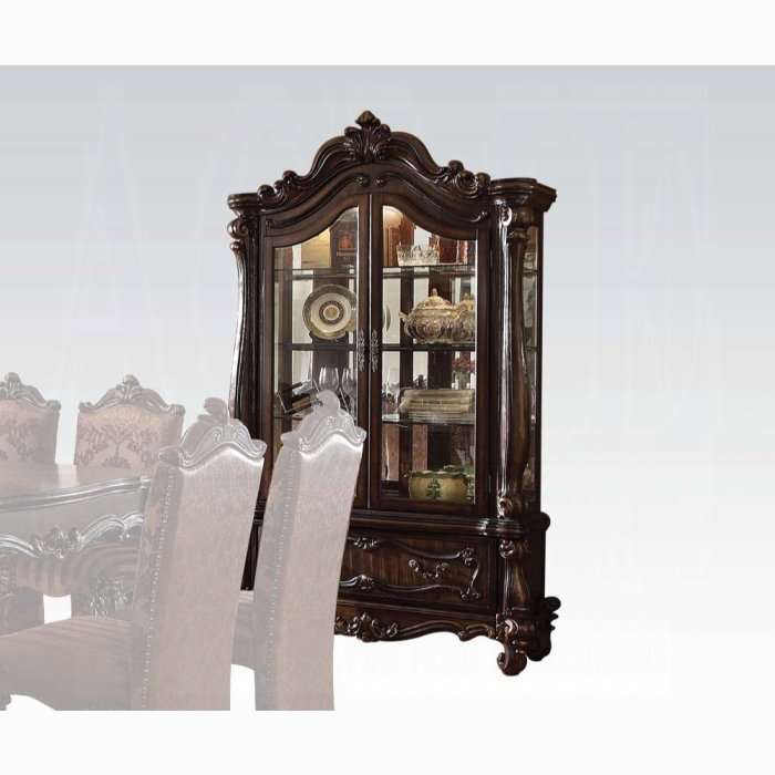 Versailles Curio