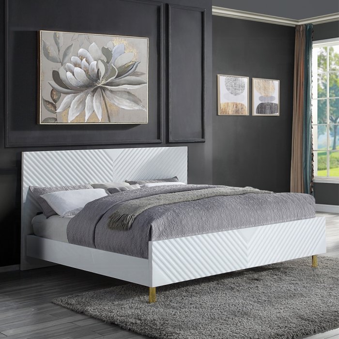 Gaines EK Bed